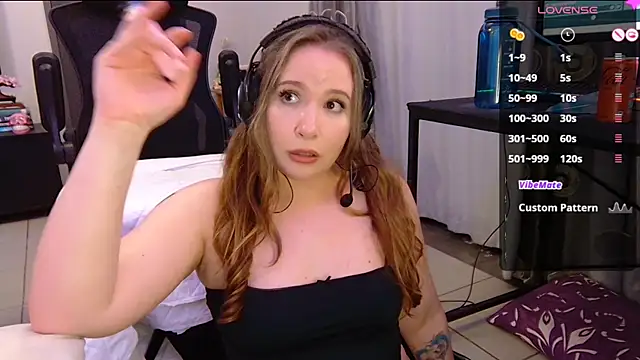 Snapshot of ScarletCarnal chatting on January 5, 12:20 am ScarletCarnal online show from January 5, 12:20 am