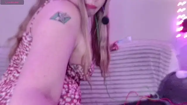 Snapshot of ScarletCarnal chatting on September 13, 11:37 pm ScarletCarnal online show from September 13, 11:37 pm