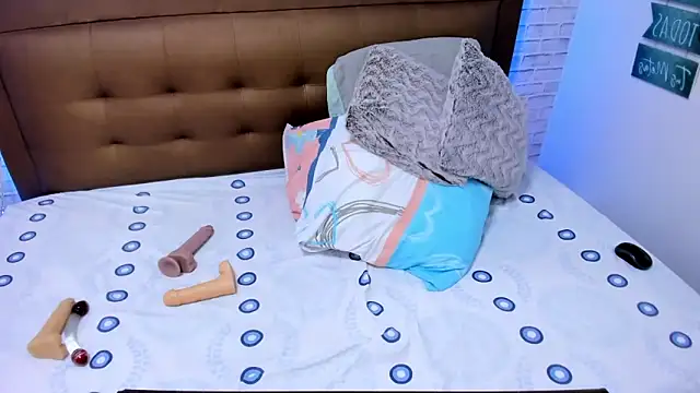 olivia love  online show from December 28, 7:11 pm