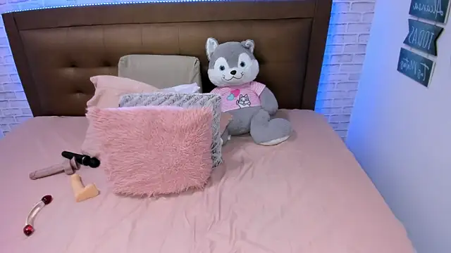 olivia love  online show from March 12, 9:13 pm