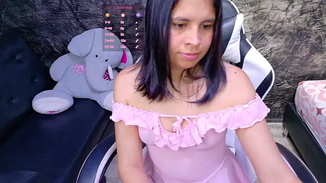 olivia love  online show from May 10, 3:50 pm