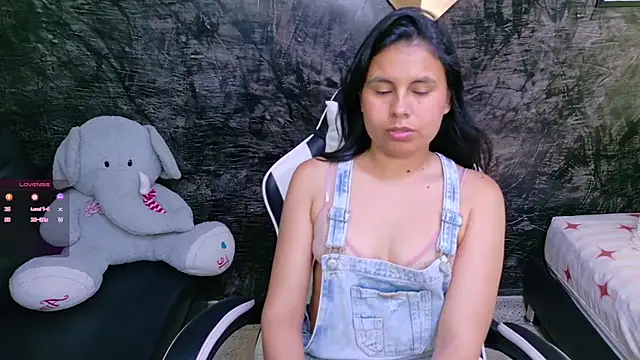 olivia love  online show from May 15, 10:39 pm