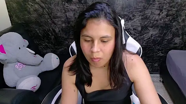 olivia love  online show from June 6, 9:41 pm