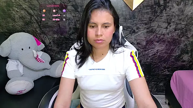 olivia love  online show from June 17, 9:05 pm