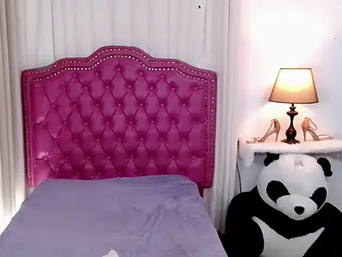 Snapshot of DreamLADYBOY chatting on November 7, 9:37 pm DreamLADYBOY online show from November 7, 9:37 pm