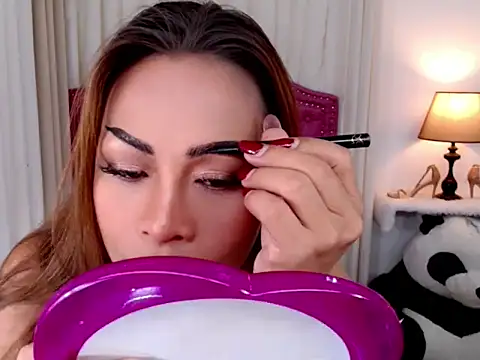 Snapshot of DreamLADYBOY chatting on November 23, 10:53 pm DreamLADYBOY online show from November 23, 10:53 pm