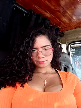 Simone Miller online show from December 28, 4:09 pm