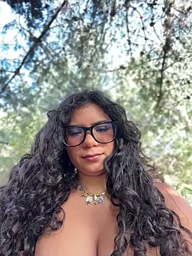 Simone Miller online show from May 30, 9:01 pm