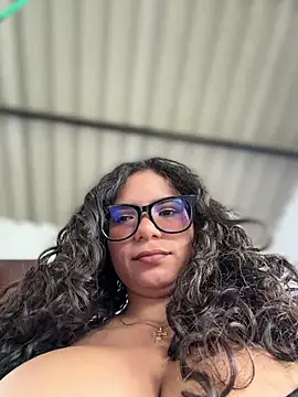 Simone Miller online show from June 8, 9:15 pm