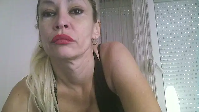 Snapshot of EvaaMina chatting on December 9, 11:15 am EvaaMina online show from December 9, 11:15 am