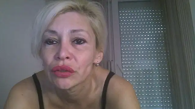 Snapshot of EvaaMina chatting on October 23, 10:58 am EvaaMina online show from October 23, 10:58 am