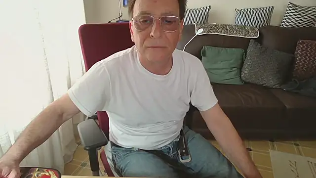 Snapshot of HETEREOMAN chatting on April 11, 3:38 pm HETEREOMAN online show from April 11, 3:38 pm
