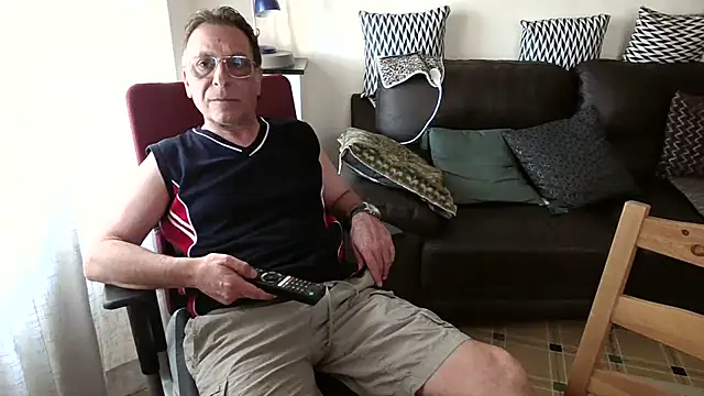 Snapshot of HETEREOMAN chatting on June 24, 3:55 pm HETEREOMAN online show from June 24, 3:55 pm
