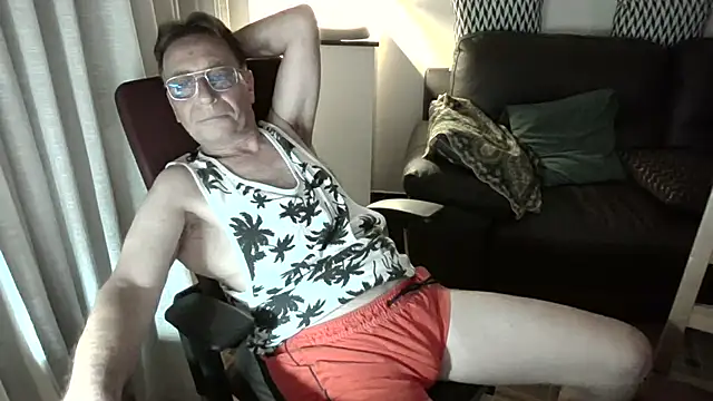 Snapshot of HETEREOMAN chatting on July 17, 9:41 pm HETEREOMAN online show from July 17, 9:41 pm