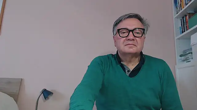 Snapshot of YOU6me chatting on March 24, 9:25 am YOU6me online show from March 24, 9:25 am