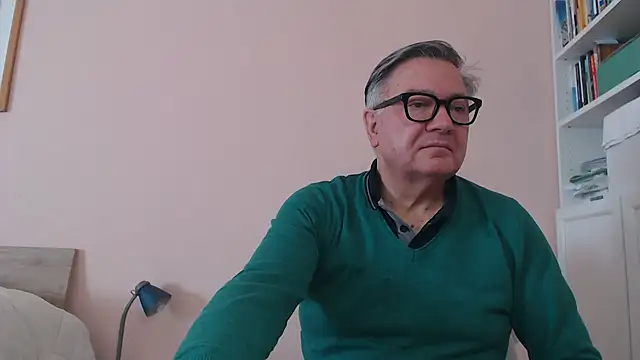 Snapshot of YOU6me chatting on March 25, 8:31 am YOU6me online show from March 25, 8:31 am