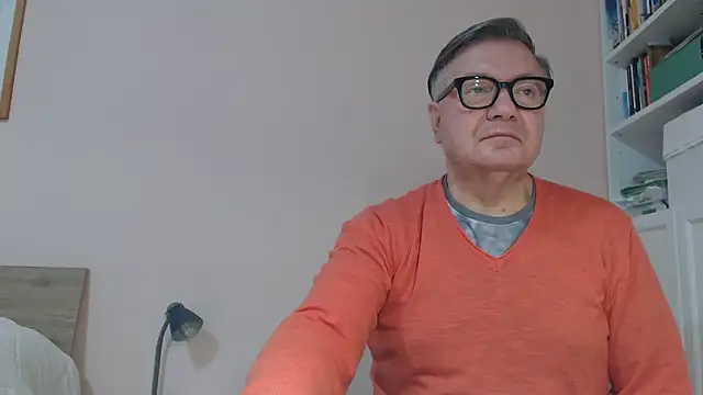 Snapshot of YOU6me chatting on April 1, 7:42 am YOU6me online show from April 1, 7:42 am
