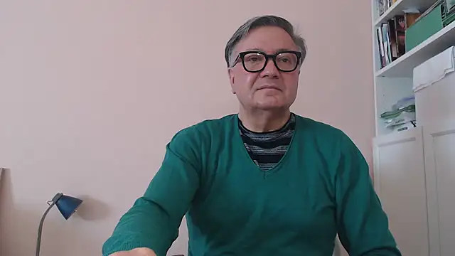 Snapshot of YOU6me chatting on April 9, 8:42 am YOU6me online show from April 9, 8:42 am