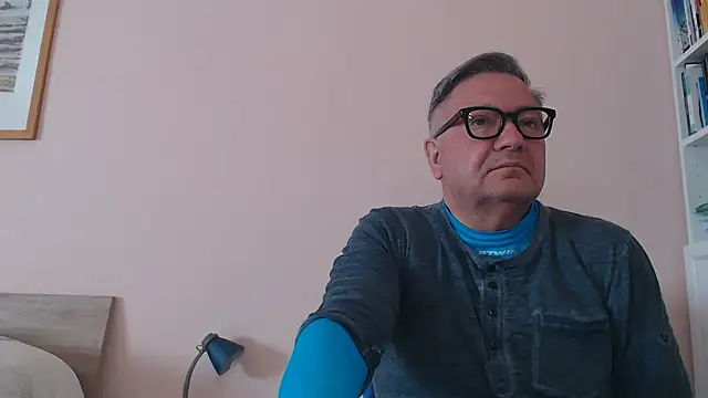 Snapshot of YOU6me chatting on April 20, 7:11 am YOU6me online show from April 20, 7:11 am