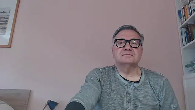 Snapshot of YOU6me chatting on April 28, 7:24 am YOU6me online show from April 28, 7:24 am