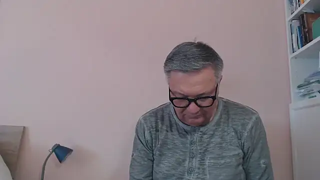 Snapshot of YOU6me chatting on April 29, 9:46 am YOU6me online show from April 29, 9:46 am