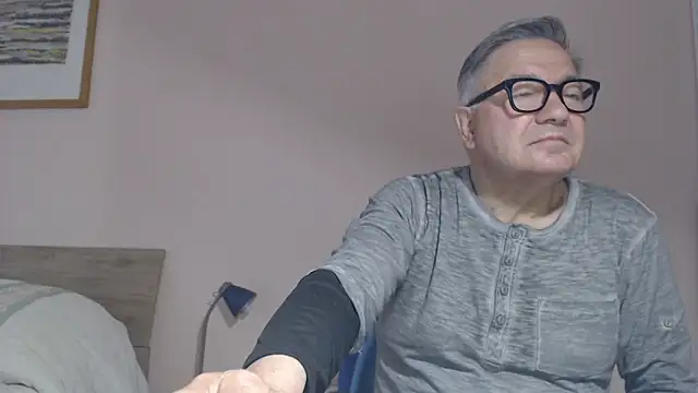 Snapshot of YOU6me chatting on April 30, 7:58 am YOU6me online show from April 30, 7:58 am