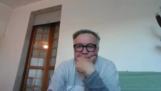 Snapshot of YOU6me chatting on May 2, 5:07 pm YOU6me online show from May 2, 5:07 pm