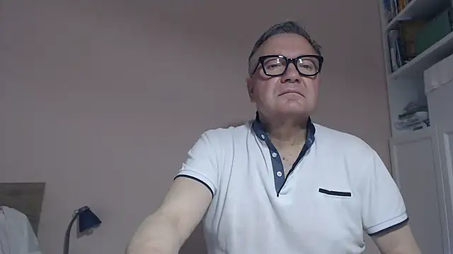 Snapshot of YOU6me chatting on June 3, 9:23 am YOU6me online show from June 3, 9:23 am