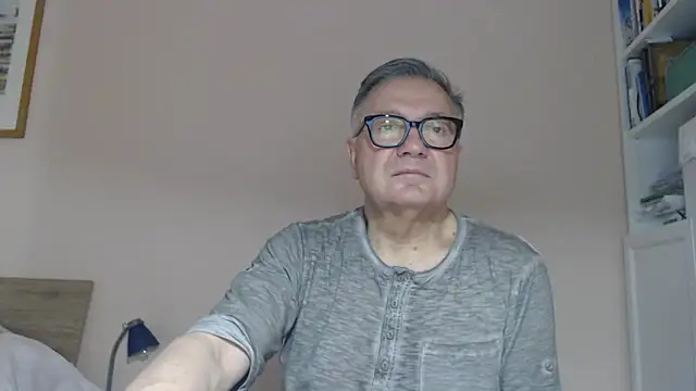 Snapshot of YOU6me chatting on June 9, 7:09 am YOU6me online show from June 9, 7:09 am