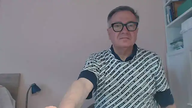 Snapshot of YOU6me chatting on June 14, 4:42 pm YOU6me online show from June 14, 4:42 pm