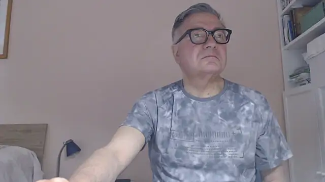 Snapshot of YOU6me chatting on June 15, 6:59 am YOU6me online show from June 15, 6:59 am