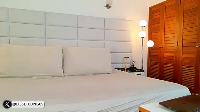 Snapshot of lissetlong69 chatting on February 24, 11:47 pm lissetlong69 online show from February 24, 11:47 pm