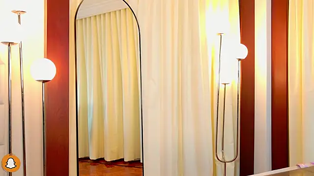 lissetlong69 online show from May 18, 11:32 pm