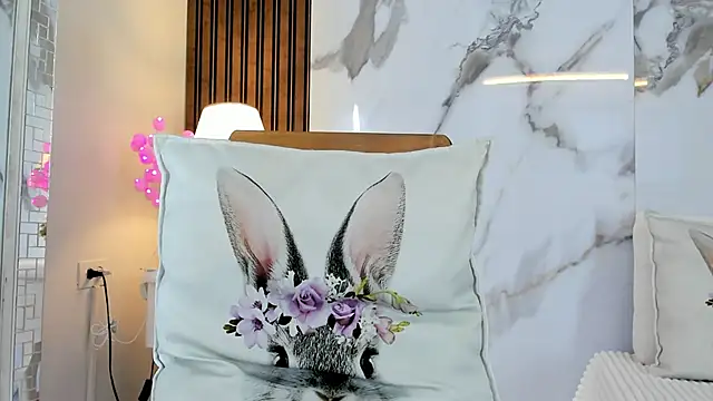 hannahill69 online show from January 8, 10:15 am