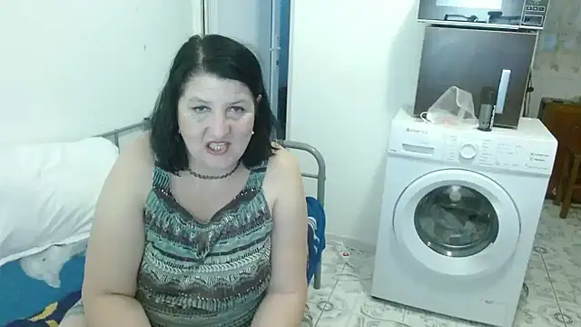 Snapshot of RidemerafSuzana chatting on January 31, 2:28 pm RidemerafSuzana online show from January 31, 2:28 pm