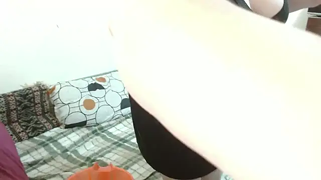 Snapshot of RidemerafSuzana chatting on February 13, 12:56 pm RidemerafSuzana online show from February 13, 12:56 pm