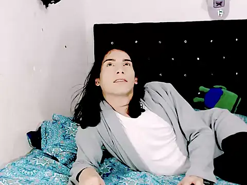 Snapshot of camii_extrange chatting on February 12, 9:43 pm camii extrange online show from February 12, 9:43 pm