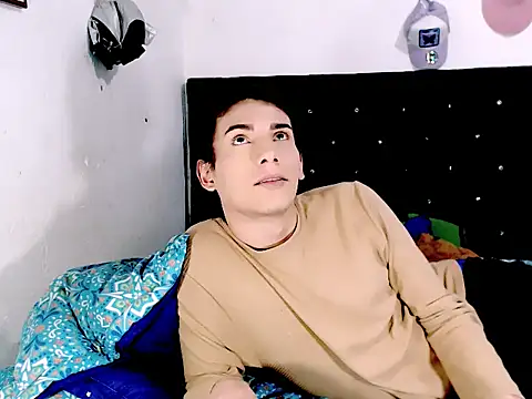 Snapshot of camii_extrange chatting on February 15, 7:43 pm camii extrange online show from February 15, 7:43 pm