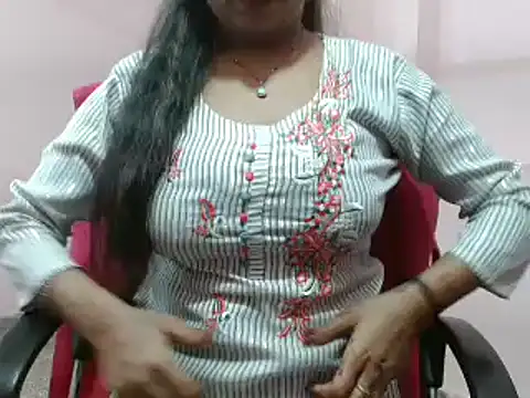 LovingPihu online show from March 3, 11:00 am