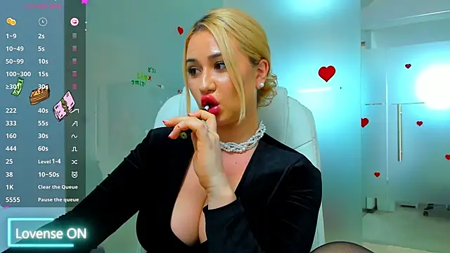 Snapshot of sassy_madeline chatting on January 4, 11:22 am sassy madeline online show from January 4, 11:22 am