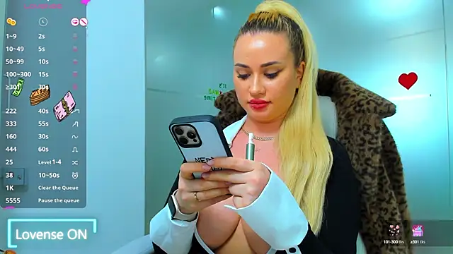 Snapshot of sassy_madeline chatting on January 6, 9:52 am sassy madeline online show from January 6, 9:52 am