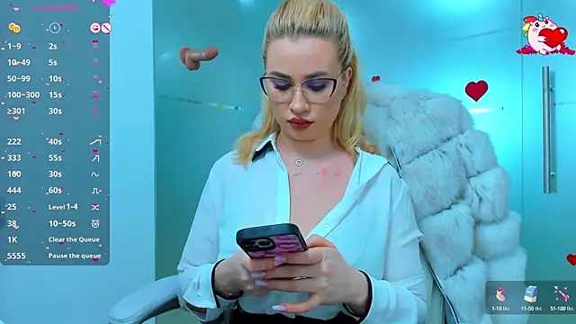 Snapshot of sassy_madeline chatting on February 13, 4:43 am sassy madeline online show from February 13, 4:43 am
