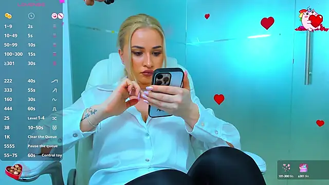 Snapshot of sassy_madeline chatting on February 26, 12:05 am sassy madeline online show from February 26, 12:05 am