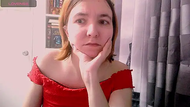 Snapshot of BrattyFoxyGirl chatting on December 7, 4:36 pm BrattyFoxyGirl online show from December 7, 4:36 pm