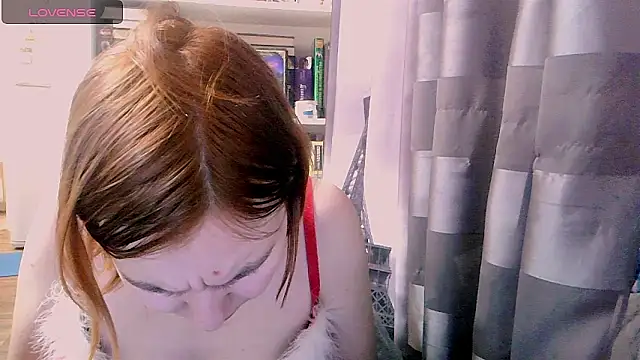Snapshot of BrattyFoxyGirl chatting on December 25, 7:24 pm BrattyFoxyGirl online show from December 25, 7:24 pm