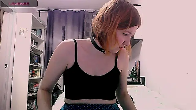 Snapshot of BrattyFoxyGirl chatting on January 24, 12:41 pm BrattyFoxyGirl online show from January 24, 12:41 pm