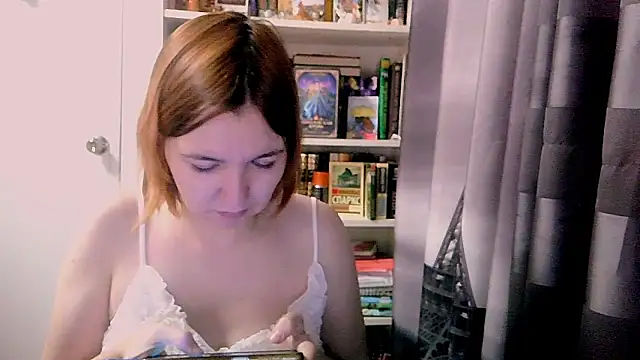 Snapshot of BrattyFoxyGirl chatting on February 15, 4:45 pm BrattyFoxyGirl online show from February 15, 4:45 pm