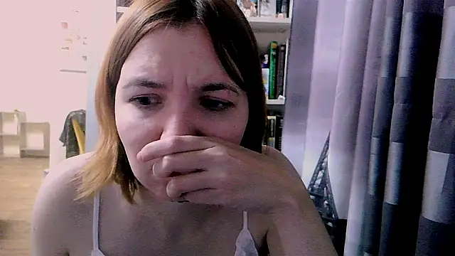 Snapshot of BrattyFoxyGirl chatting on February 15, 7:50 pm BrattyFoxyGirl online show from February 15, 7:50 pm
