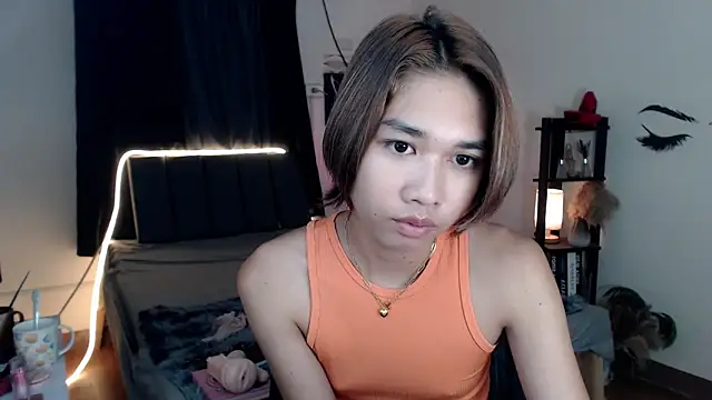 Snapshot of SweetCumFrancine chatting on April 22, 6:09 pm SweetCumFrancine online show from April 22, 6:09 pm
