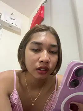 Snapshot of SweetCumFrancine chatting on May 9, 2:00 pm SweetCumFrancine online show from May 9, 2:00 pm